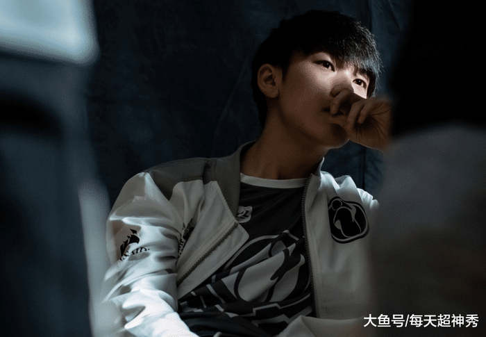 RNG轻取CLG，Knight2完成帽子戏法