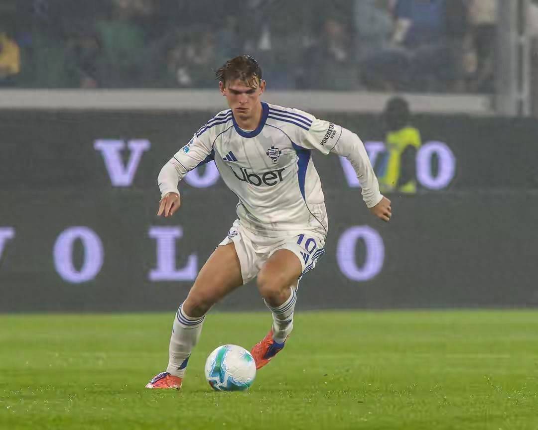 马德里竞技青训天才掌控中场,引领球队征战欧洲战场 马德里竞技青训天才掌控中场,引领球队征战欧洲战场