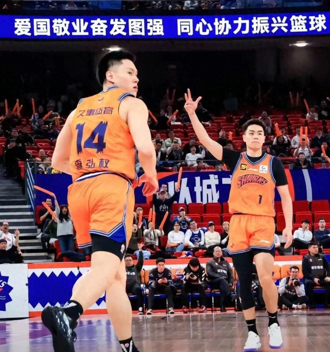 关于上海男篮全员出击,取得连胜行进季后赛的信息 关于上海男篮全员出击,取得连胜行进季后赛的信息