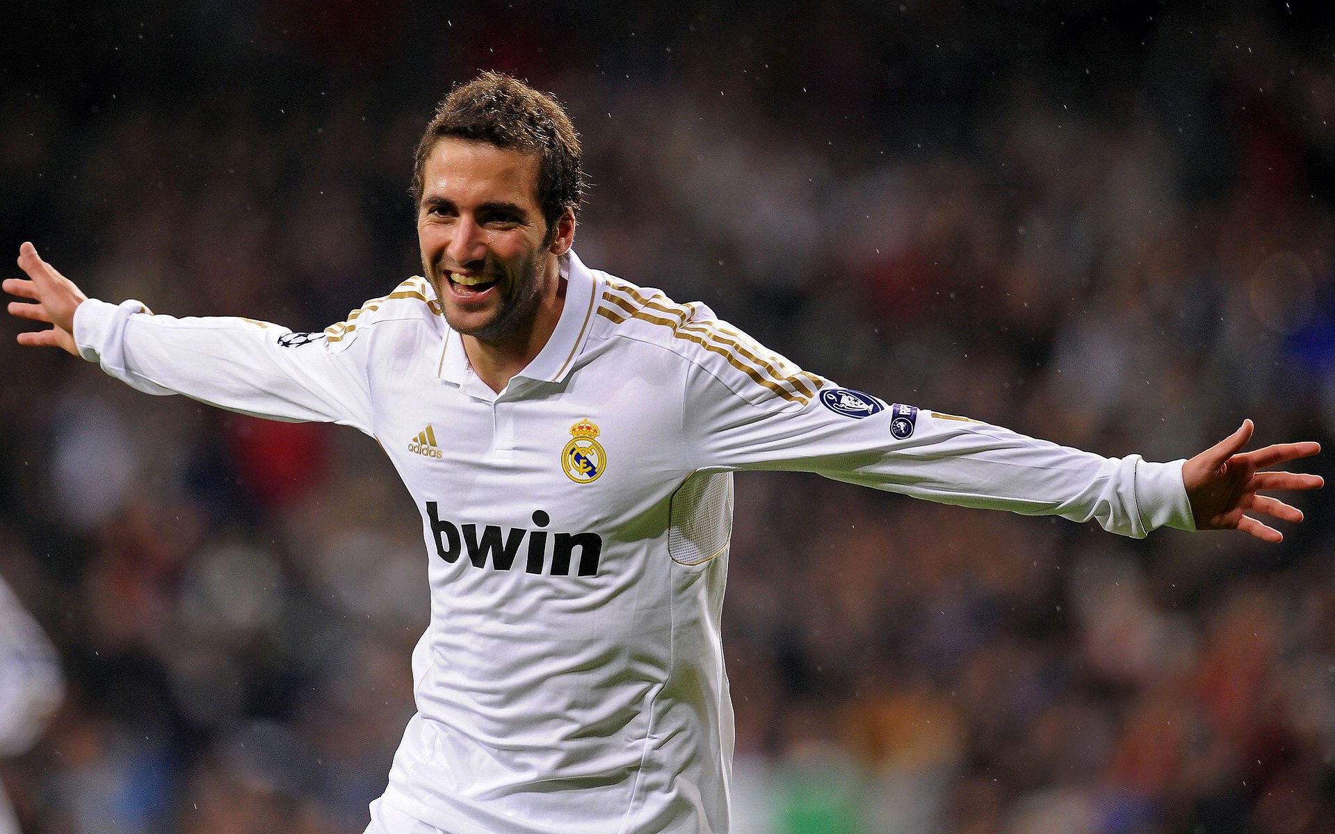 当大场面先生遇上巴西制霸者，C罗传奇与勒沃库森南美基因的足球启示录