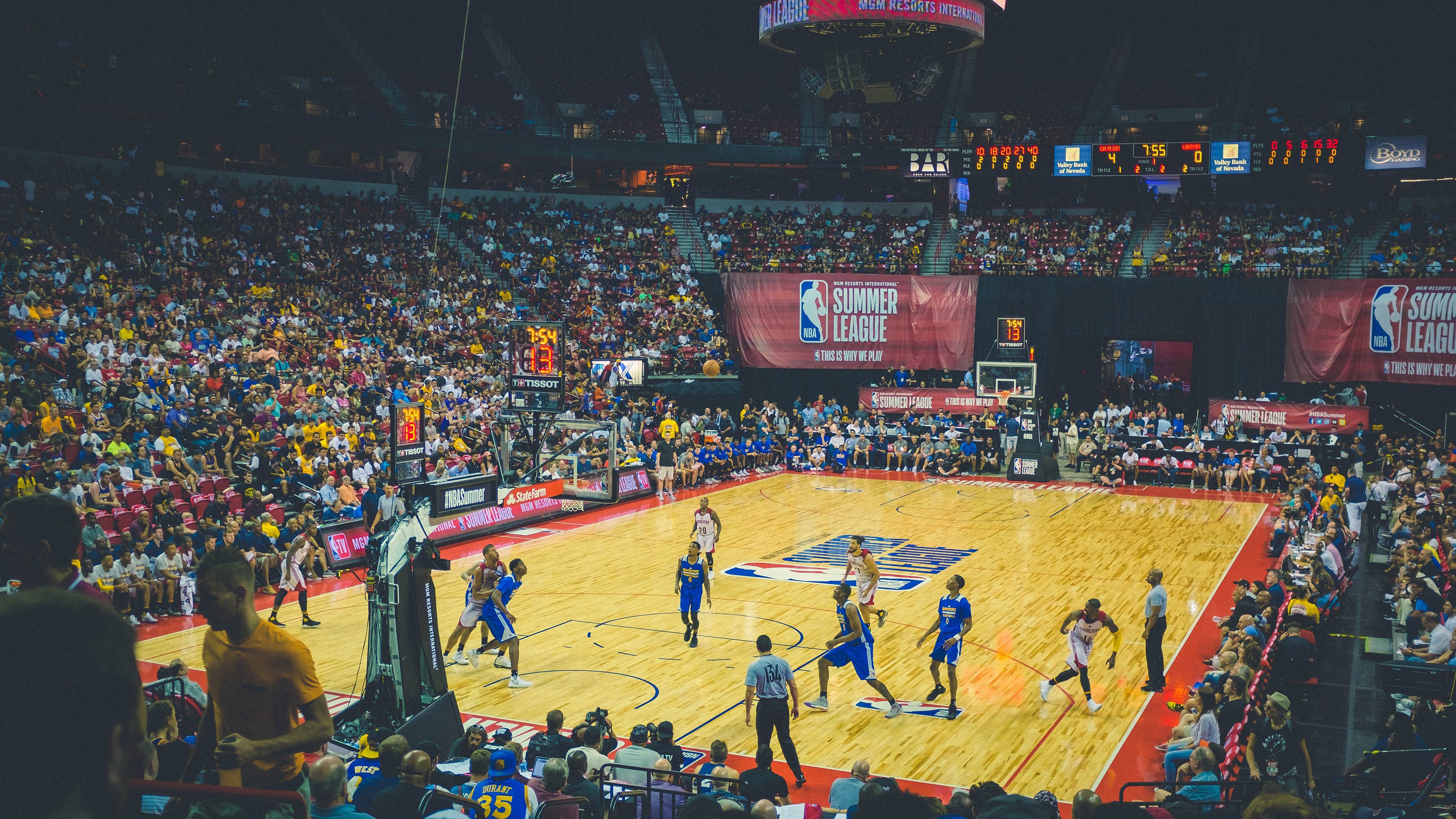 戈贝尔压制级发挥，北京队逆转黄蜂