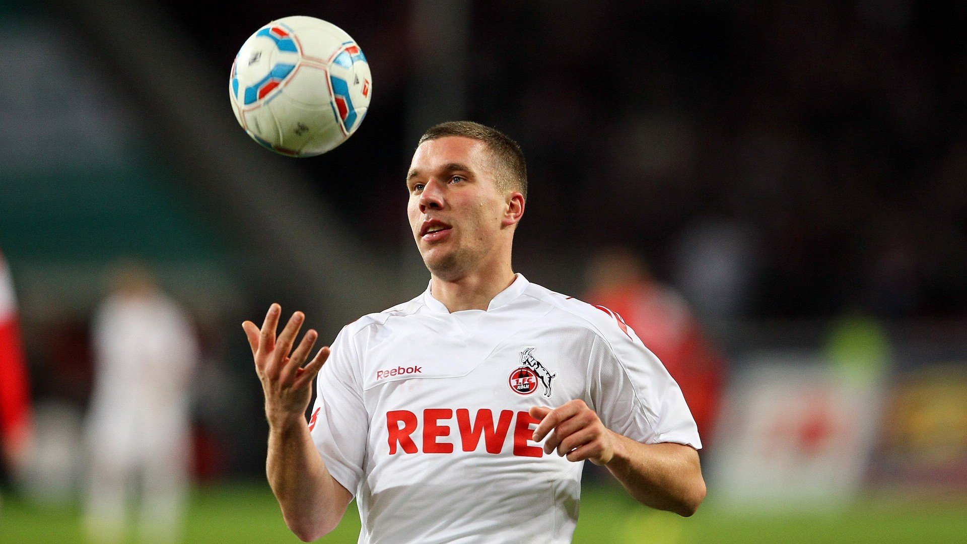 开云体育下载-红牛车队横扫梅赛德斯，勒克莱尔关键制胜，新时代的序章