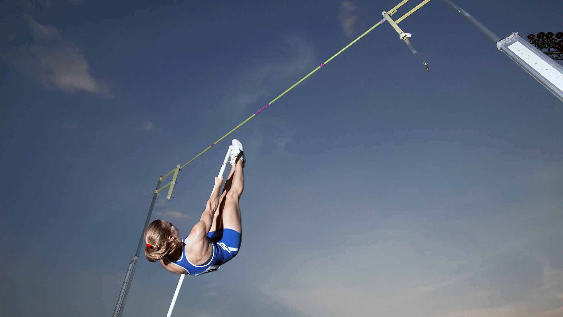 生死时速，当F1的千分之一秒撞上太阳的最后一搏—一场关于唯一的体育悖论